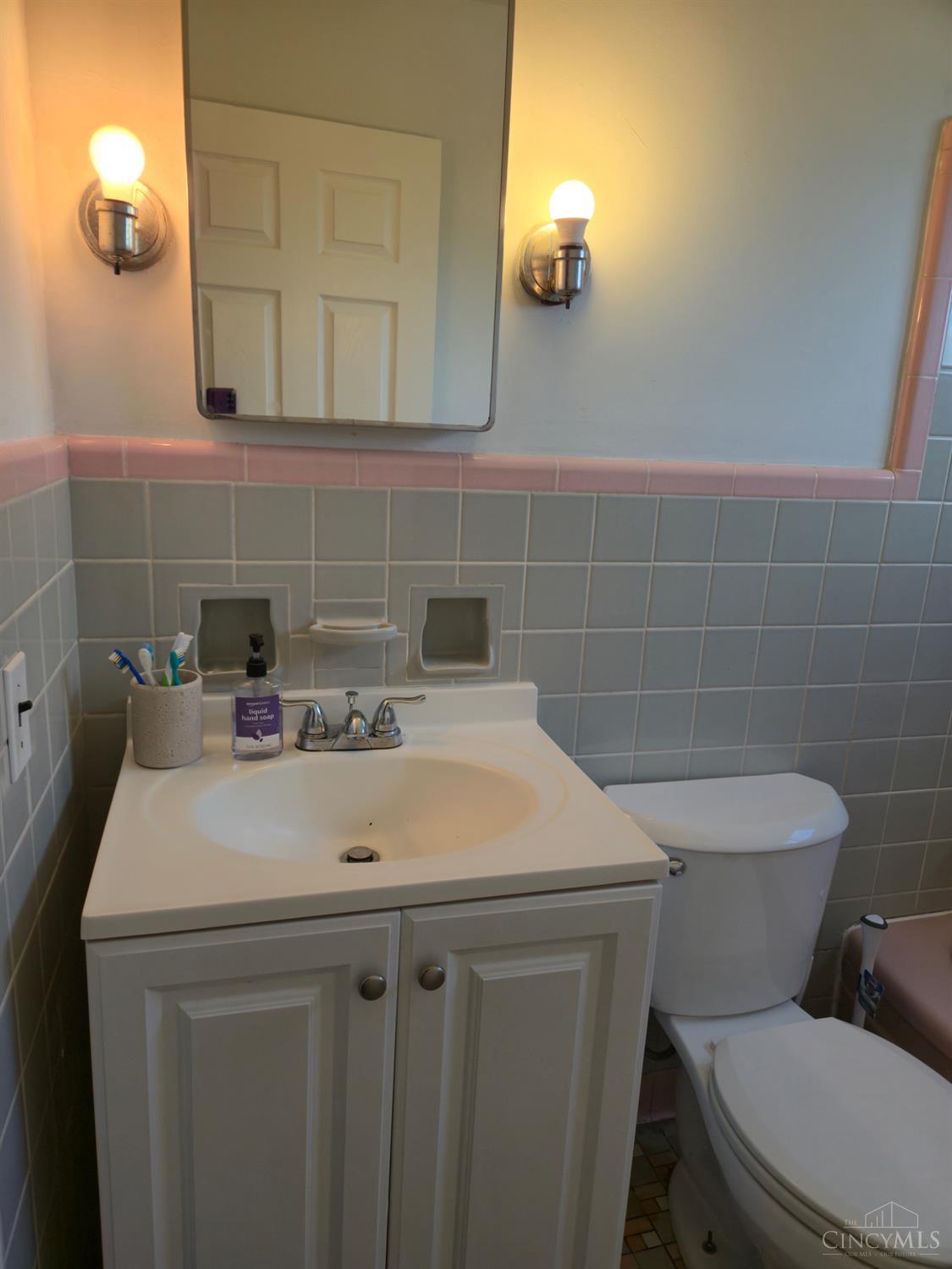 1042 Hollytree Drive