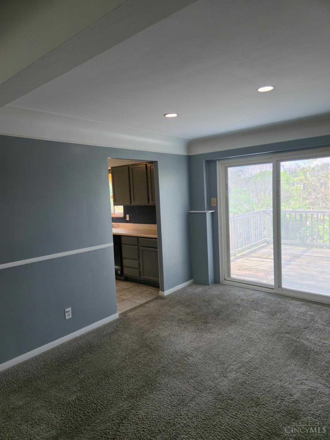 1042 Hollytree Drive