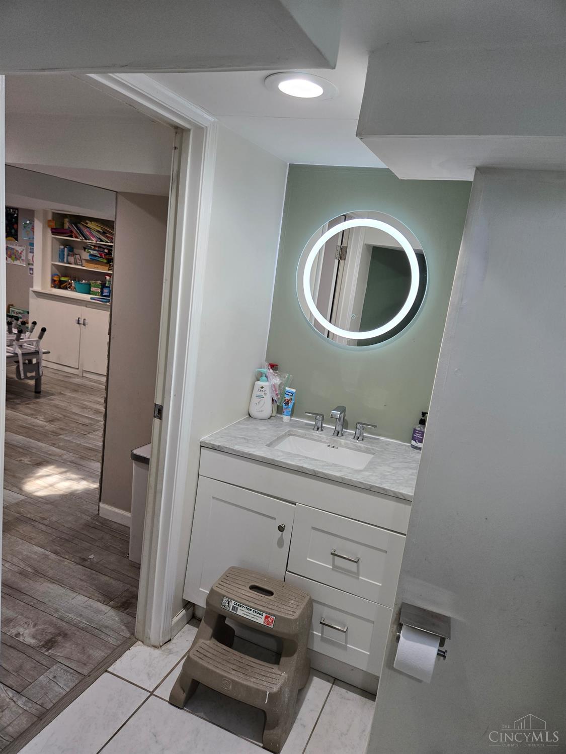 1042 Hollytree Drive