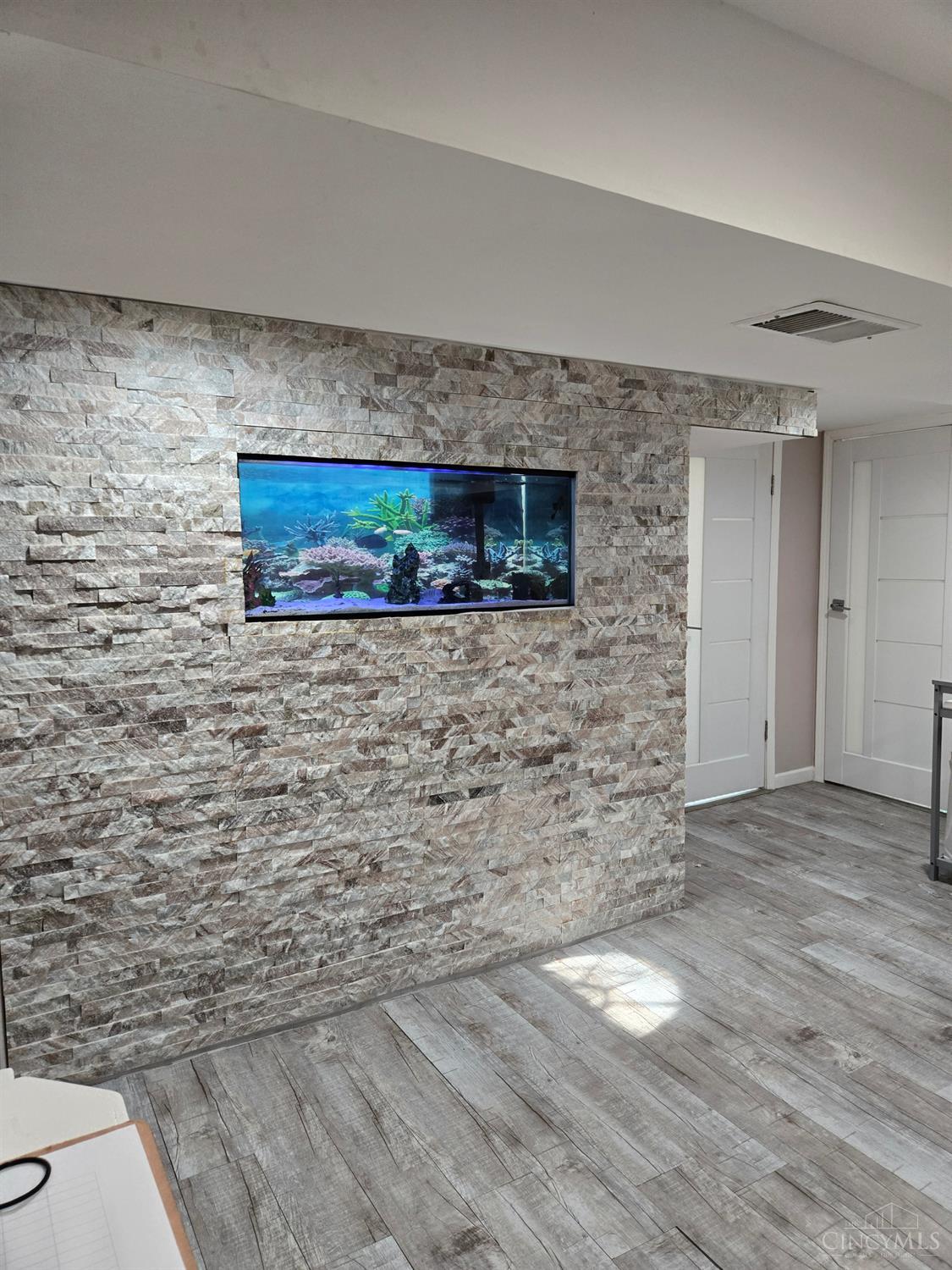 1042 Hollytree Drive