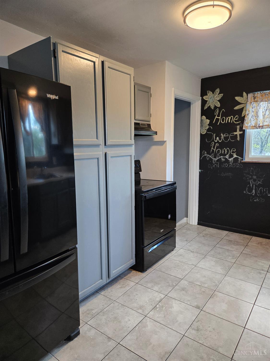 1042 Hollytree Drive