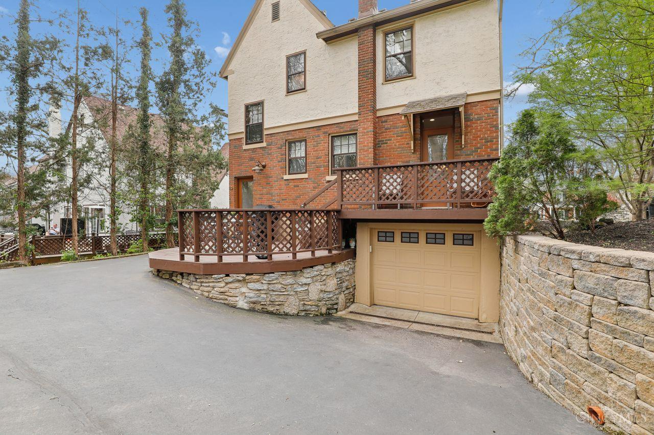 1122 Beverly Hill Drive