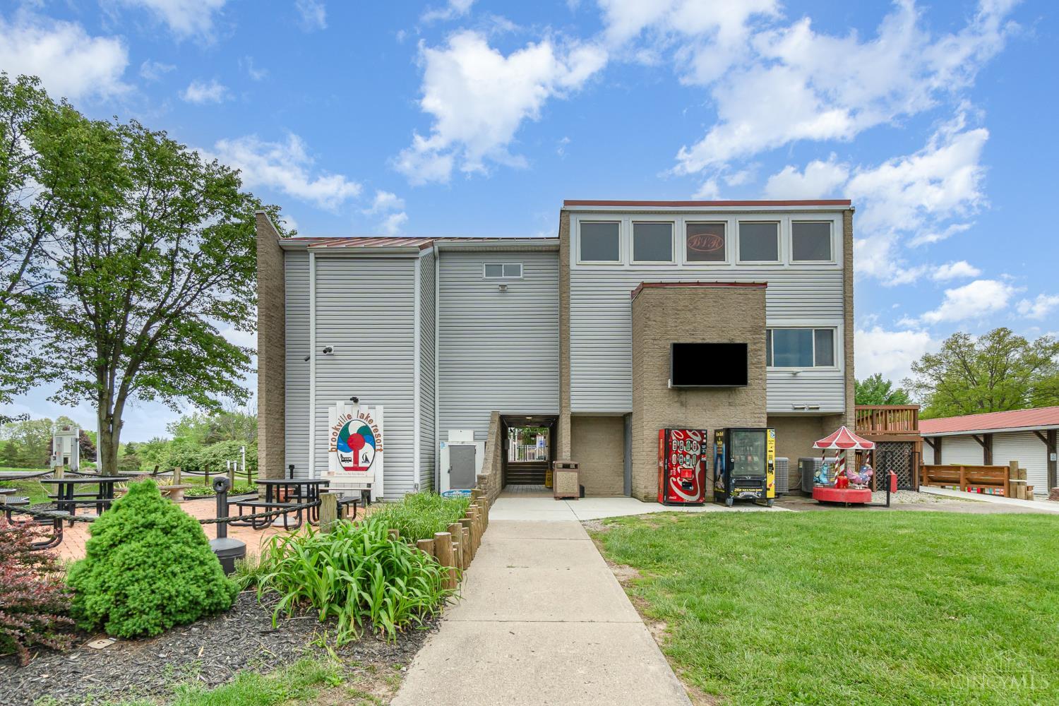 162 W Old State Road 101 162