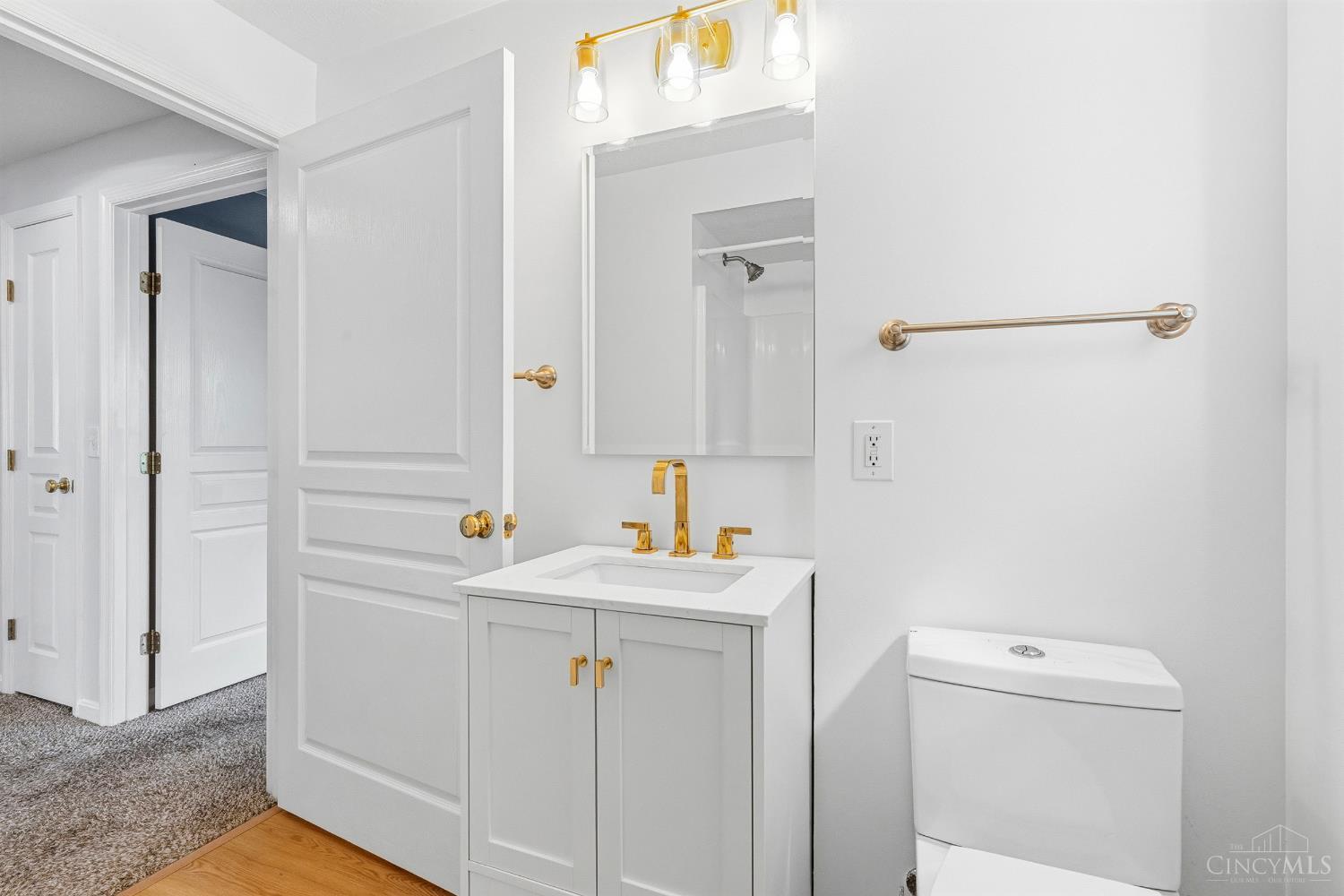 4407 Raceview Avenue