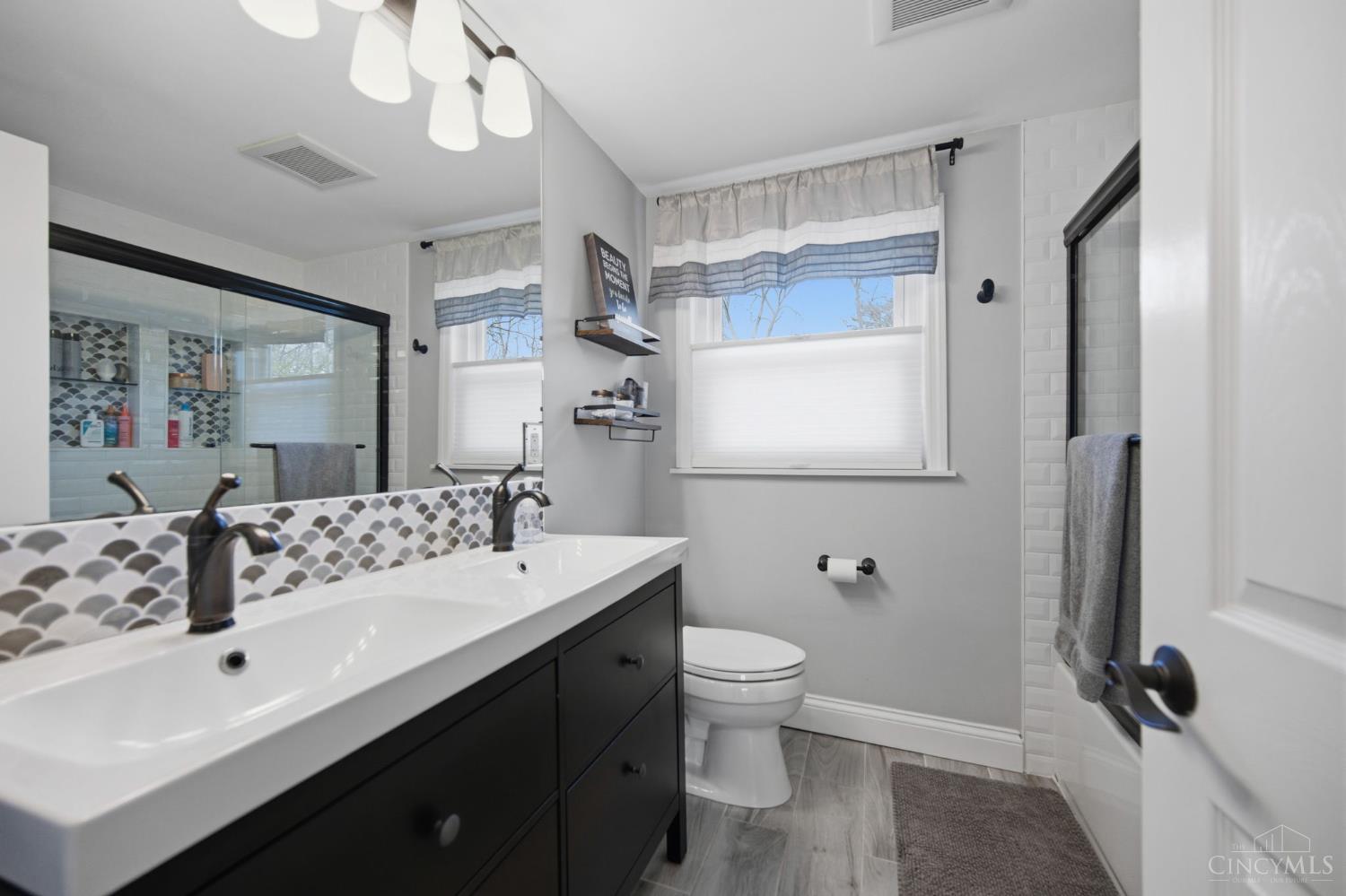 7400 N Timberlane Drive