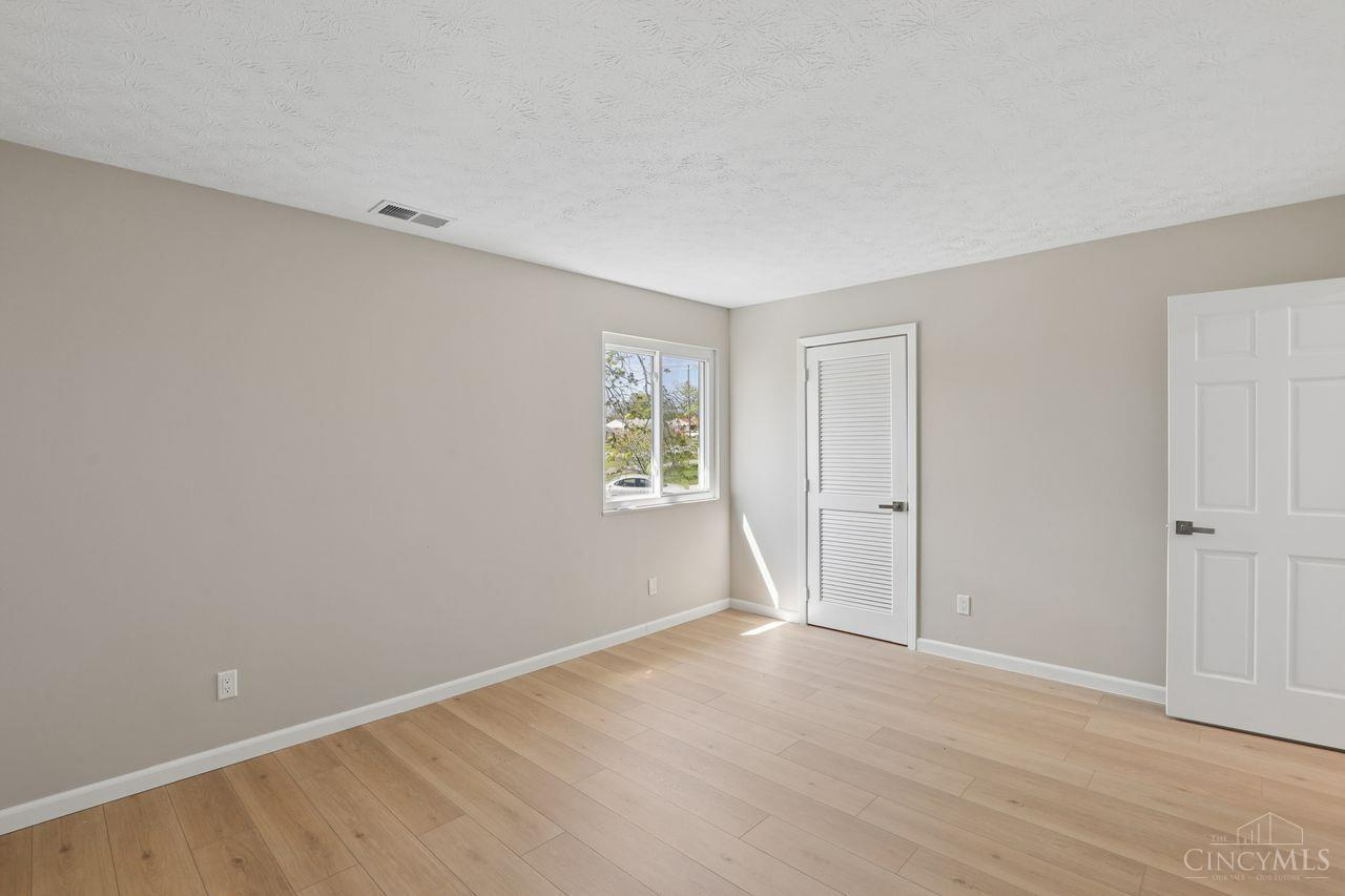 1000 E Crescentville Road