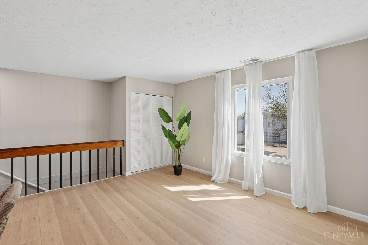 1000 E Crescentville Road