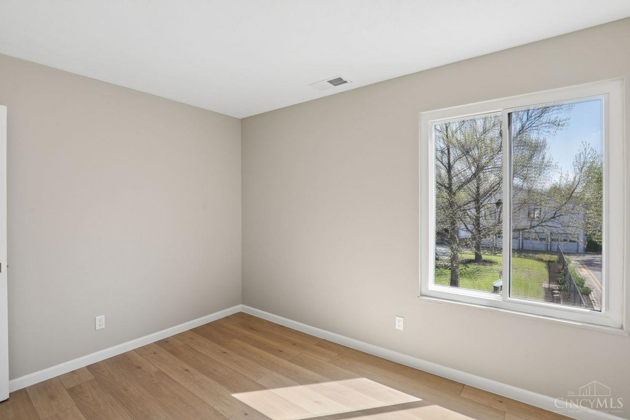 1000 E Crescentville Road