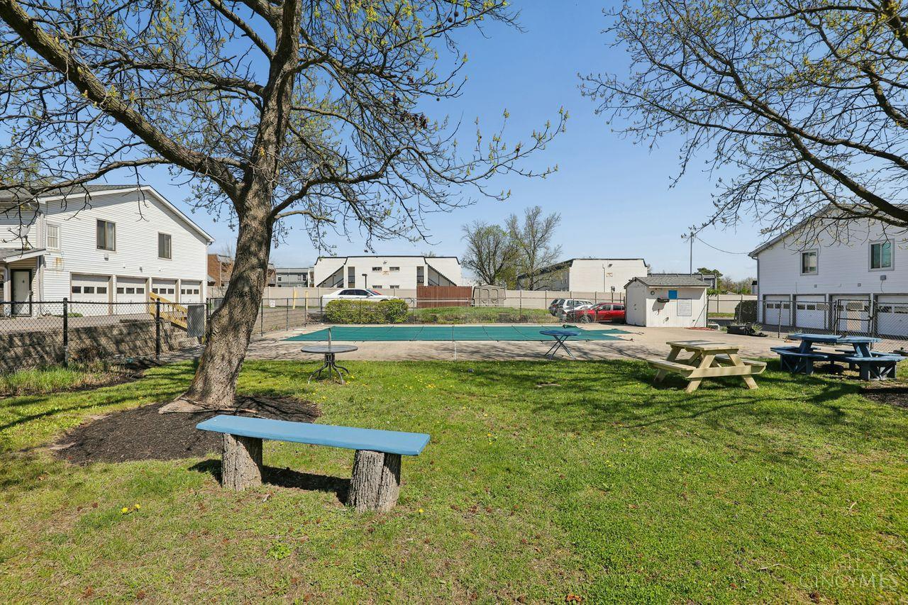 1000 E Crescentville Road