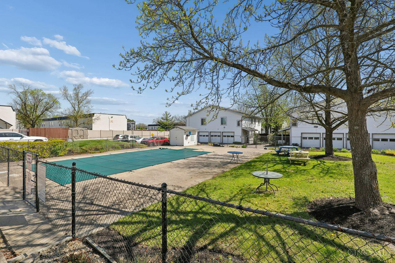 1000 E Crescentville Road