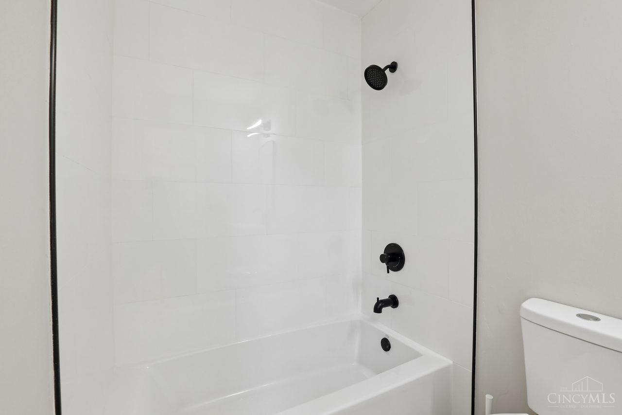 1000 E Crescentville Road