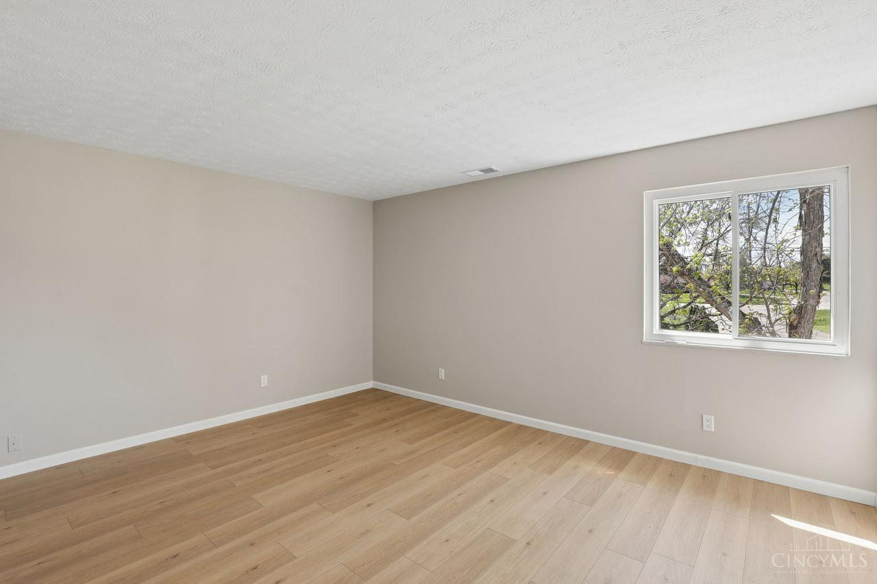 1000 E Crescentville Road