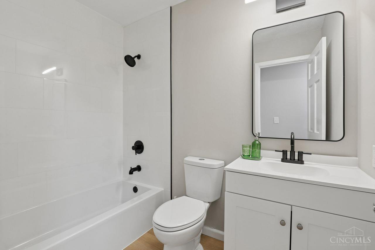 1000 E Crescentville Road