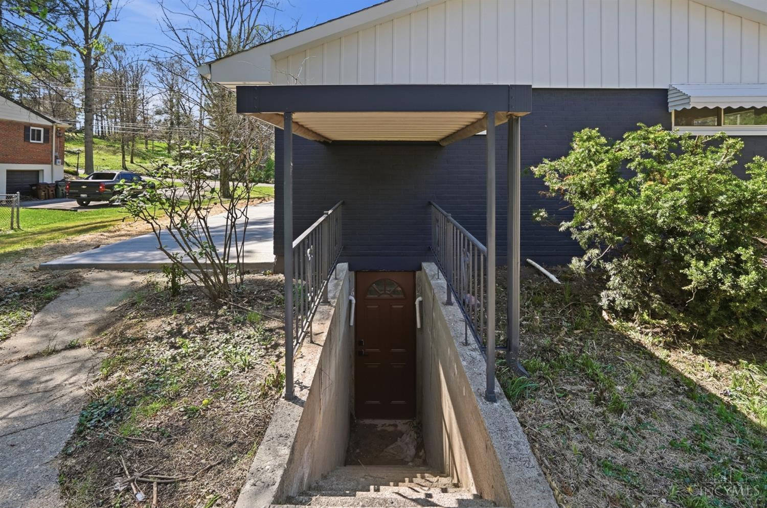 5695 Antoninus Drive