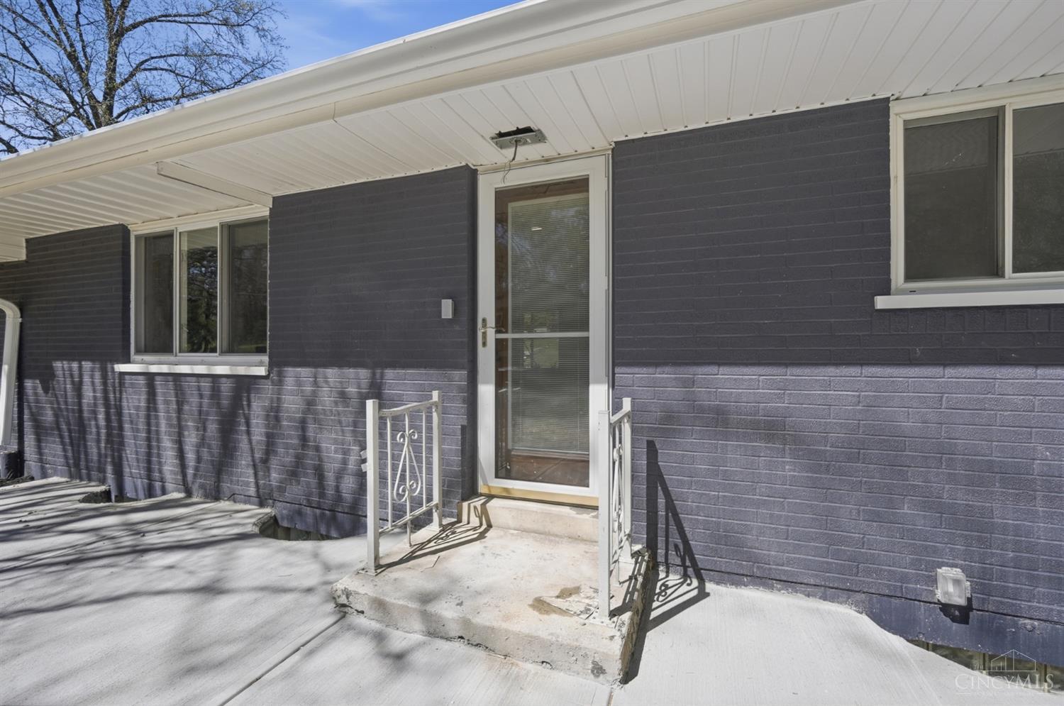 5695 Antoninus Drive