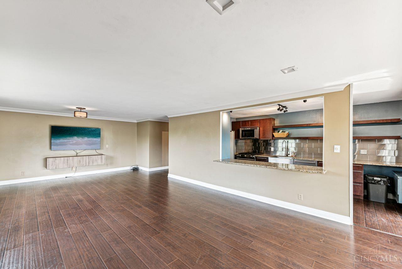 2324 Madison Road 408