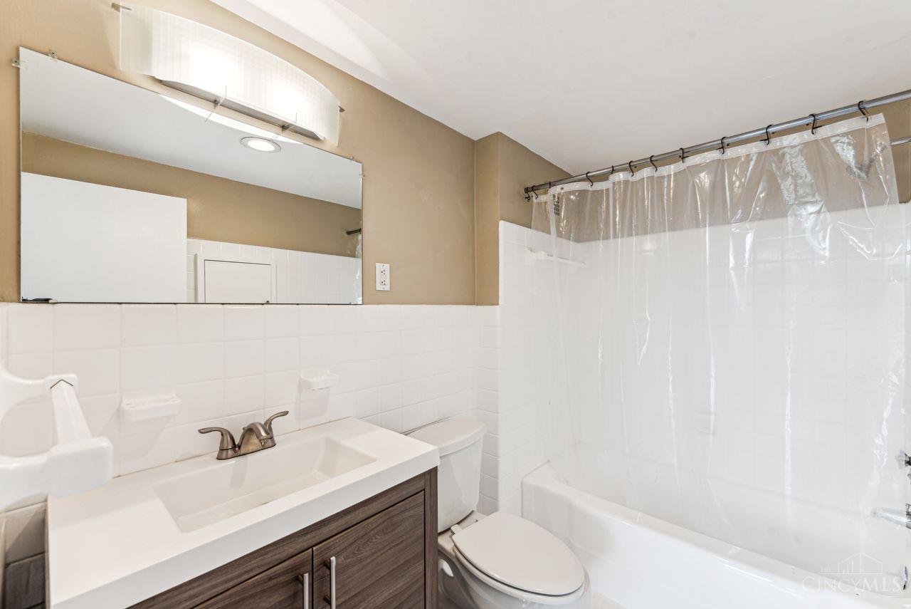 2324 Madison Road 408