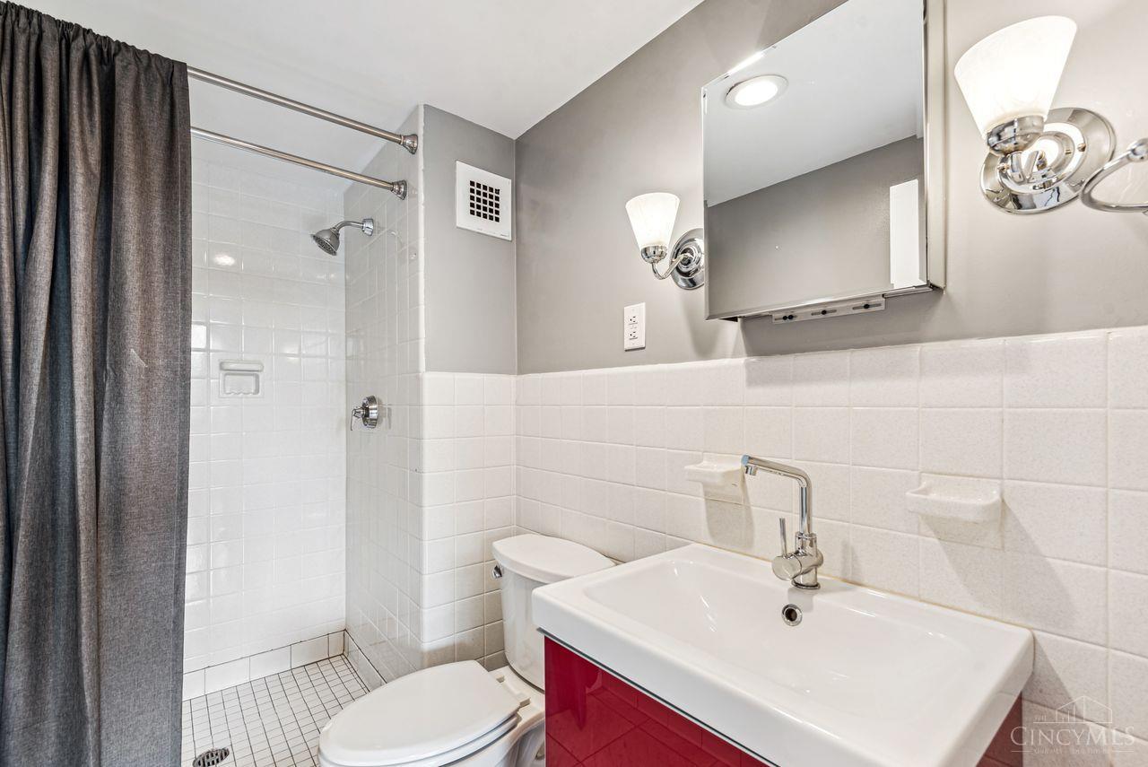 2324 Madison Road 408