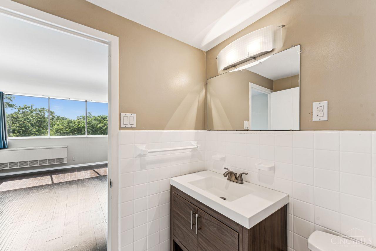 2324 Madison Road 408