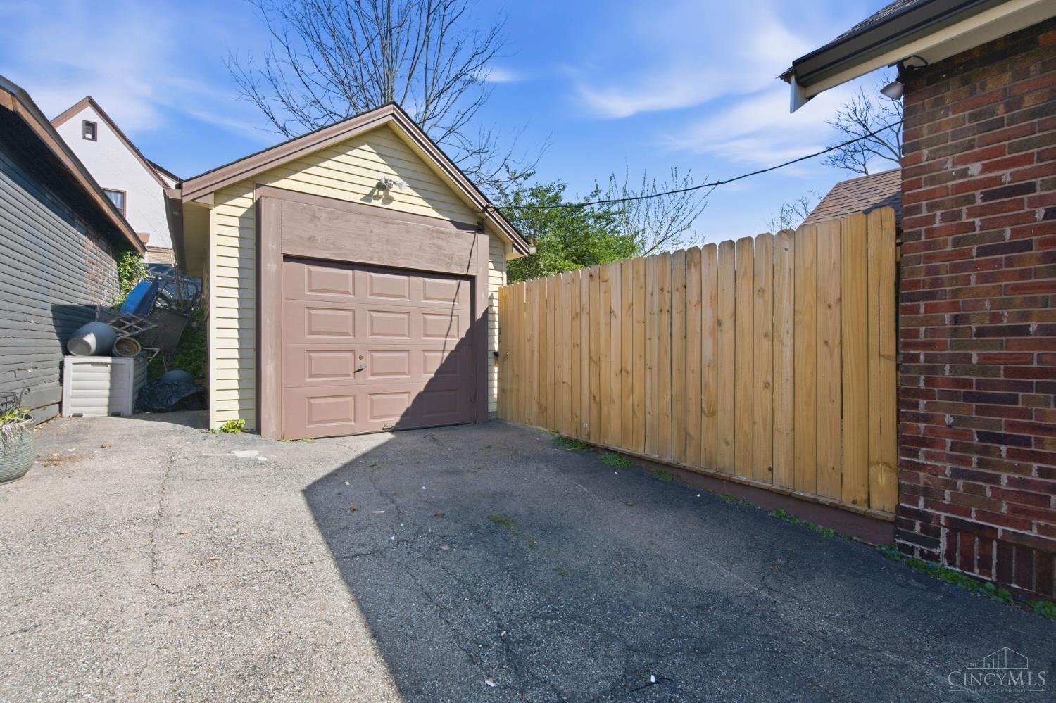 2506 Moundview Drive