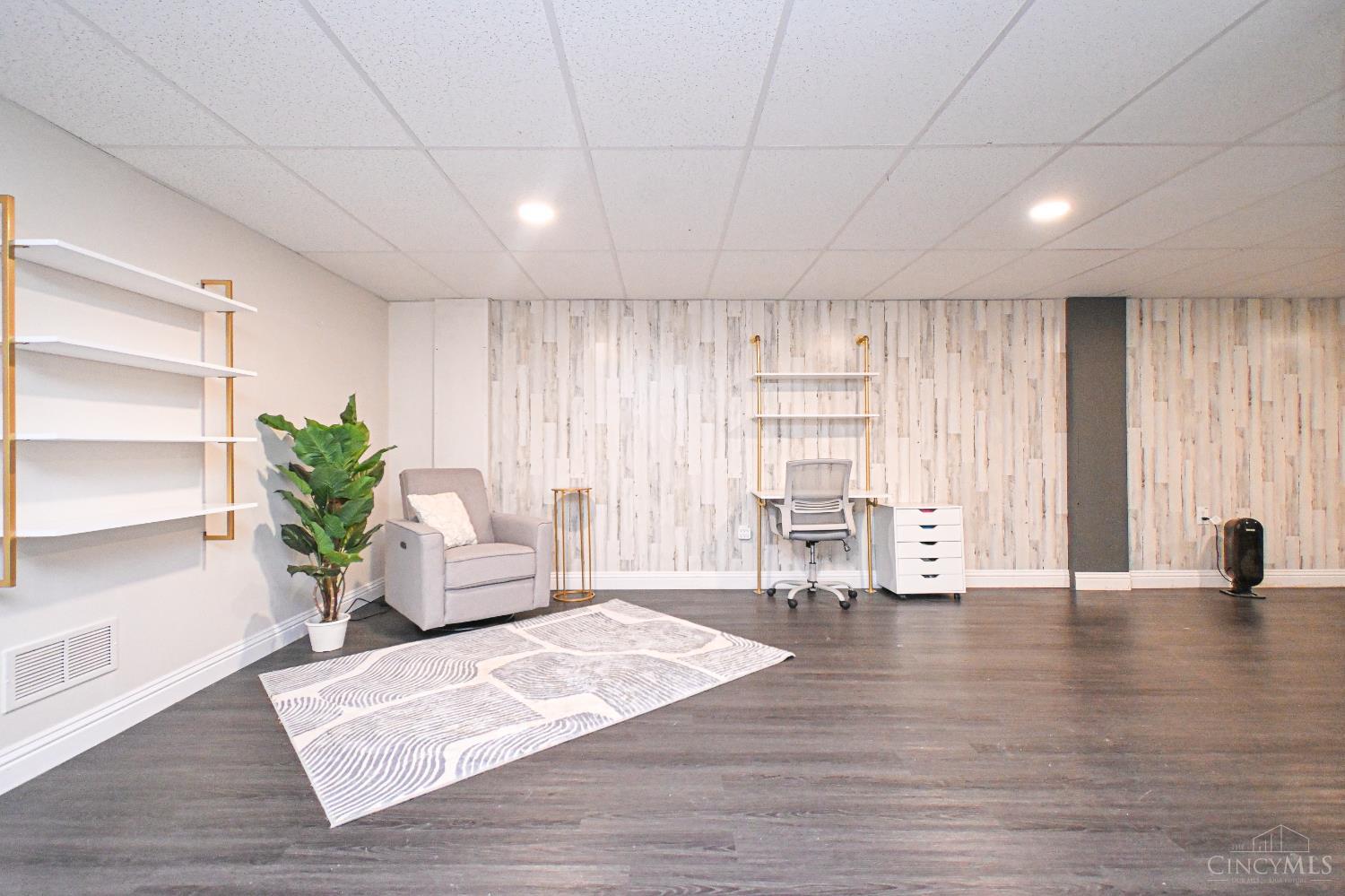 8122 Catfish Court
