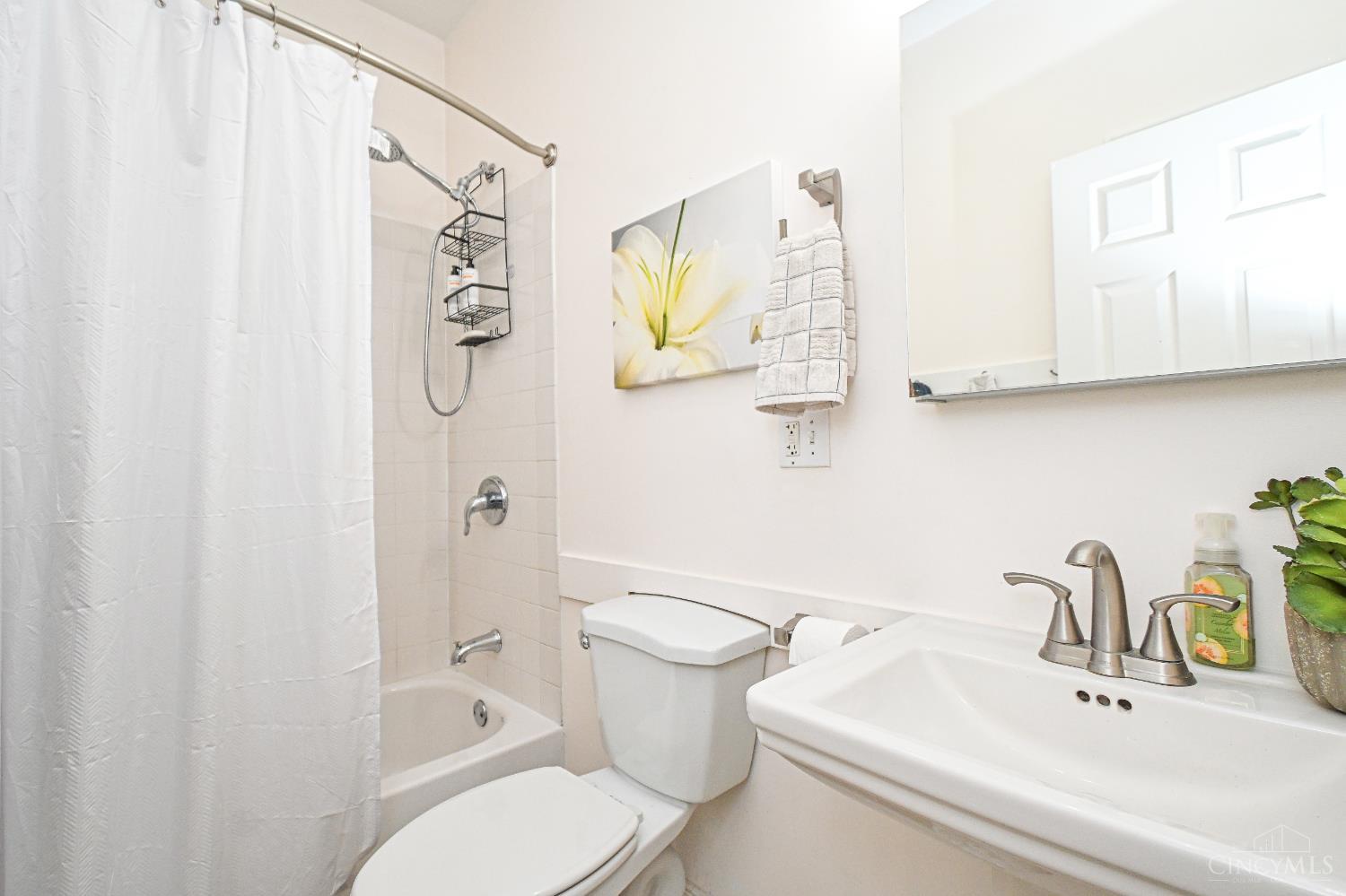 8122 Catfish Court