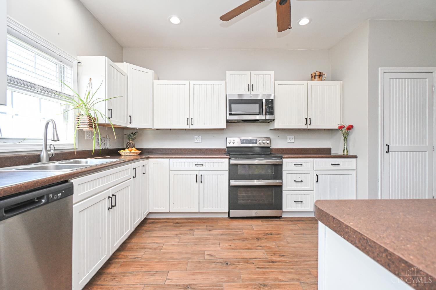 8122 Catfish Court