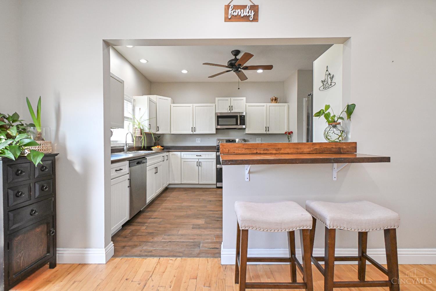 8122 Catfish Court