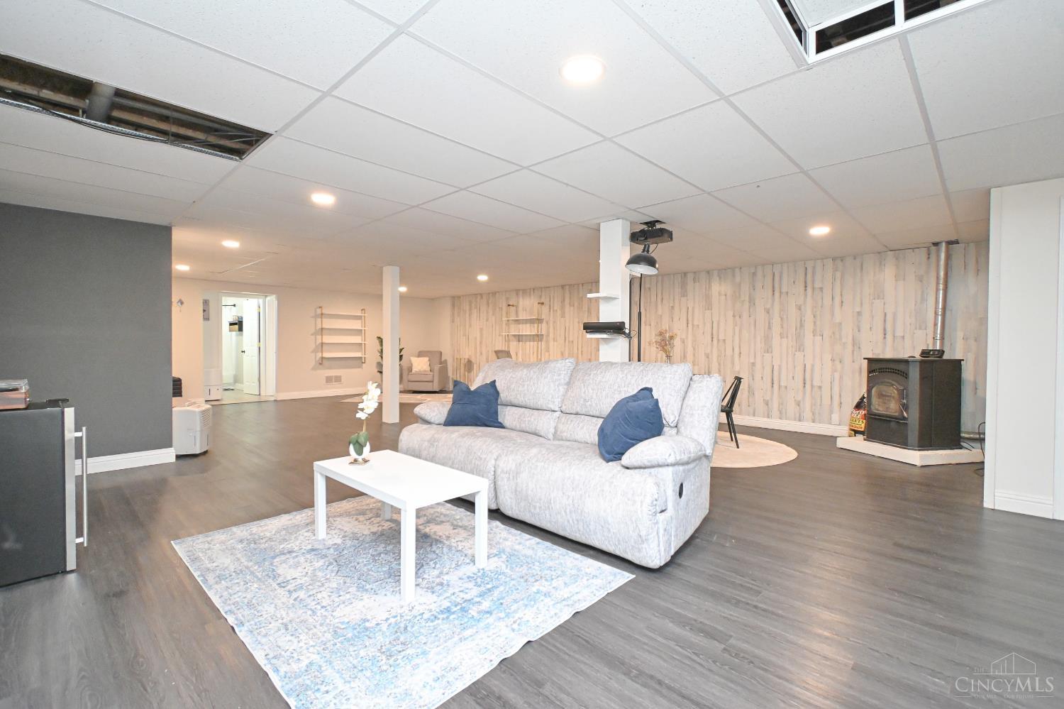 8122 Catfish Court