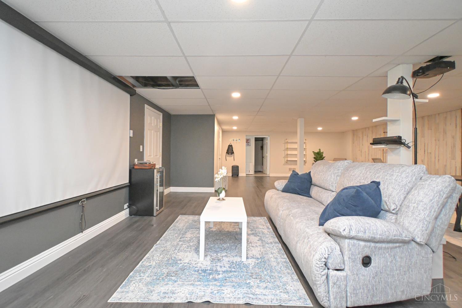 8122 Catfish Court