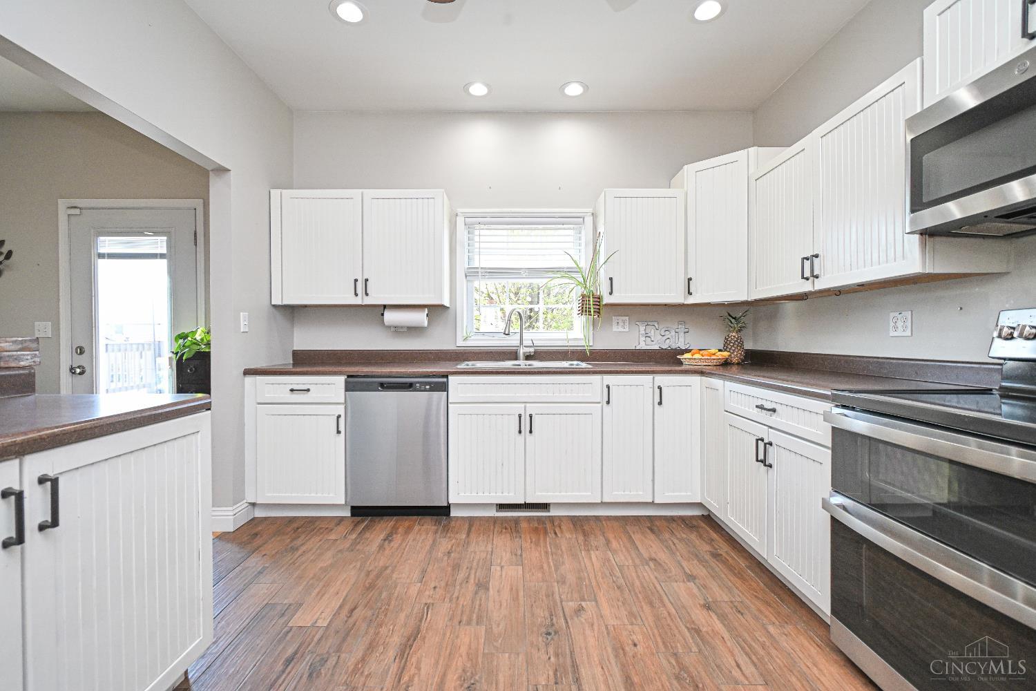 8122 Catfish Court