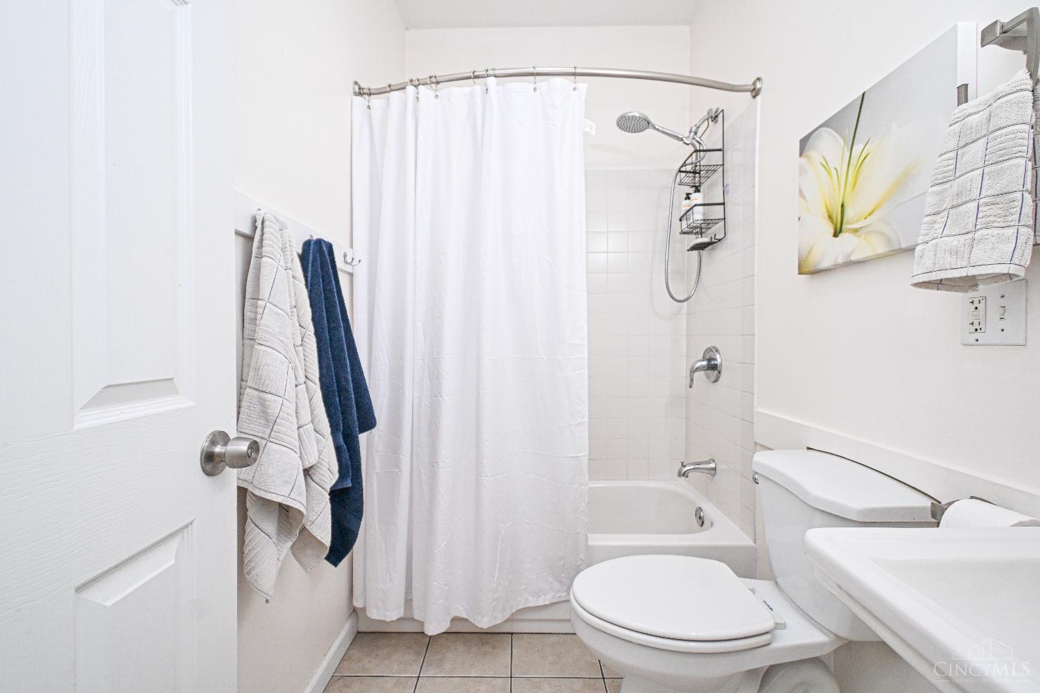 8122 Catfish Court