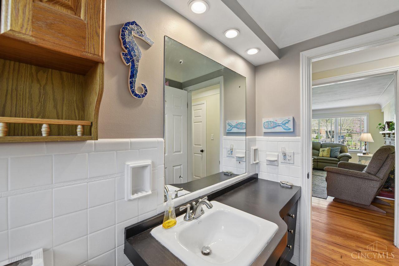 1075 Nimitz Lane