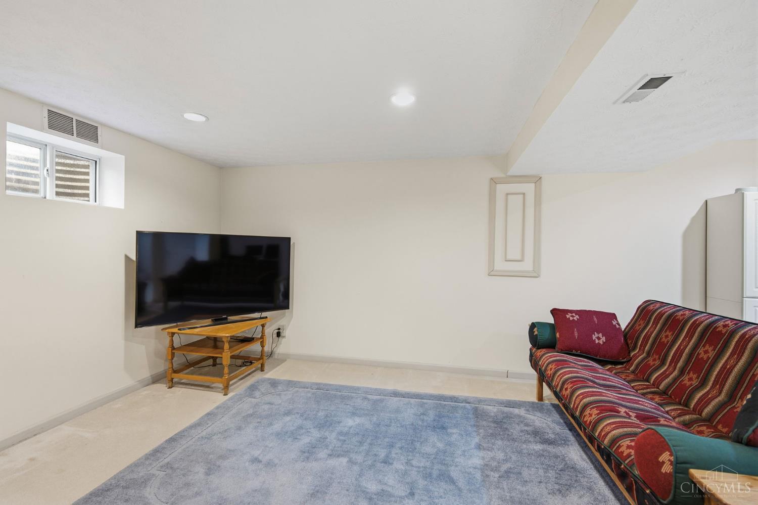 8080 Kings Court