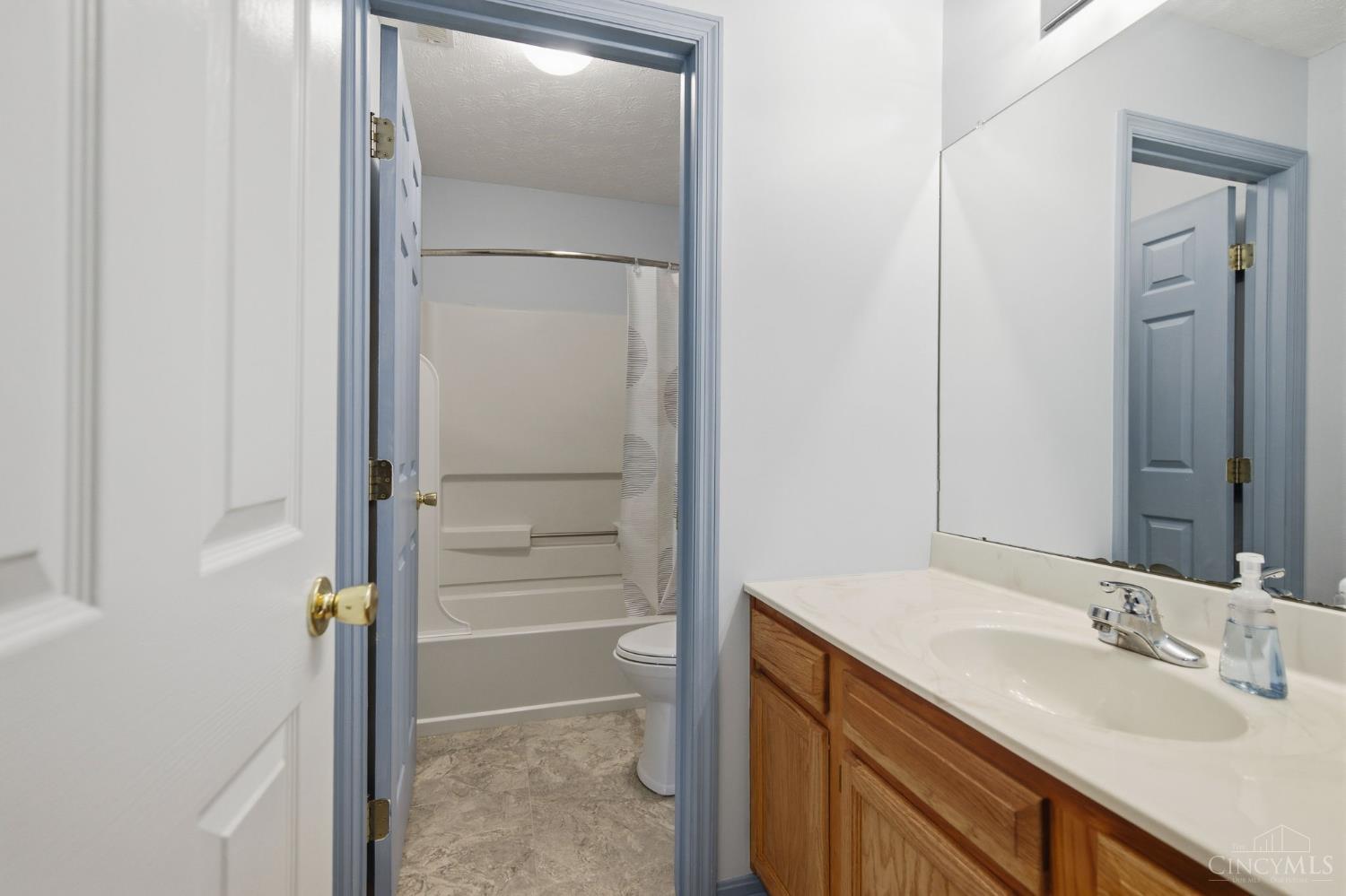 8080 Kings Court