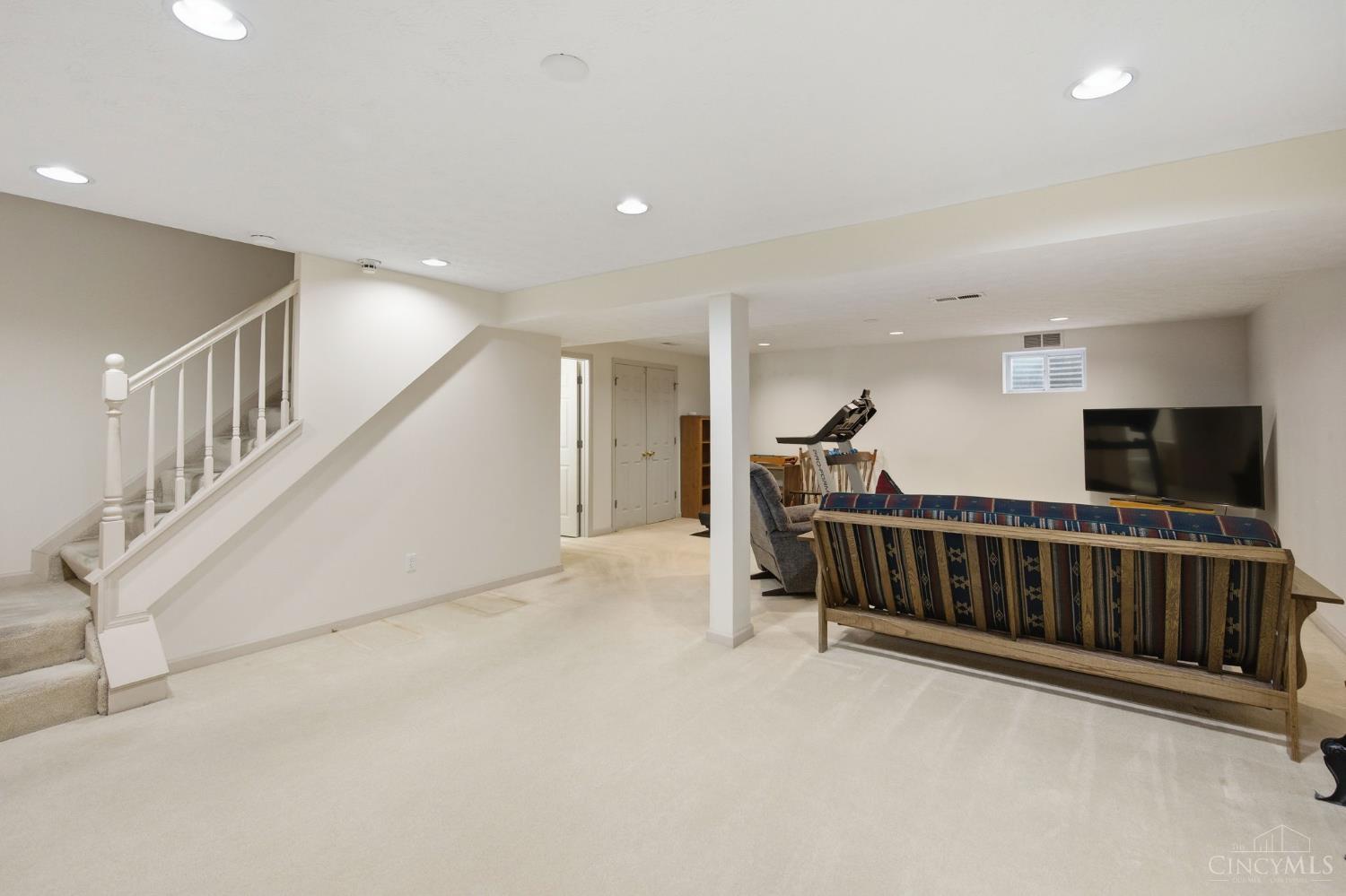 8080 Kings Court