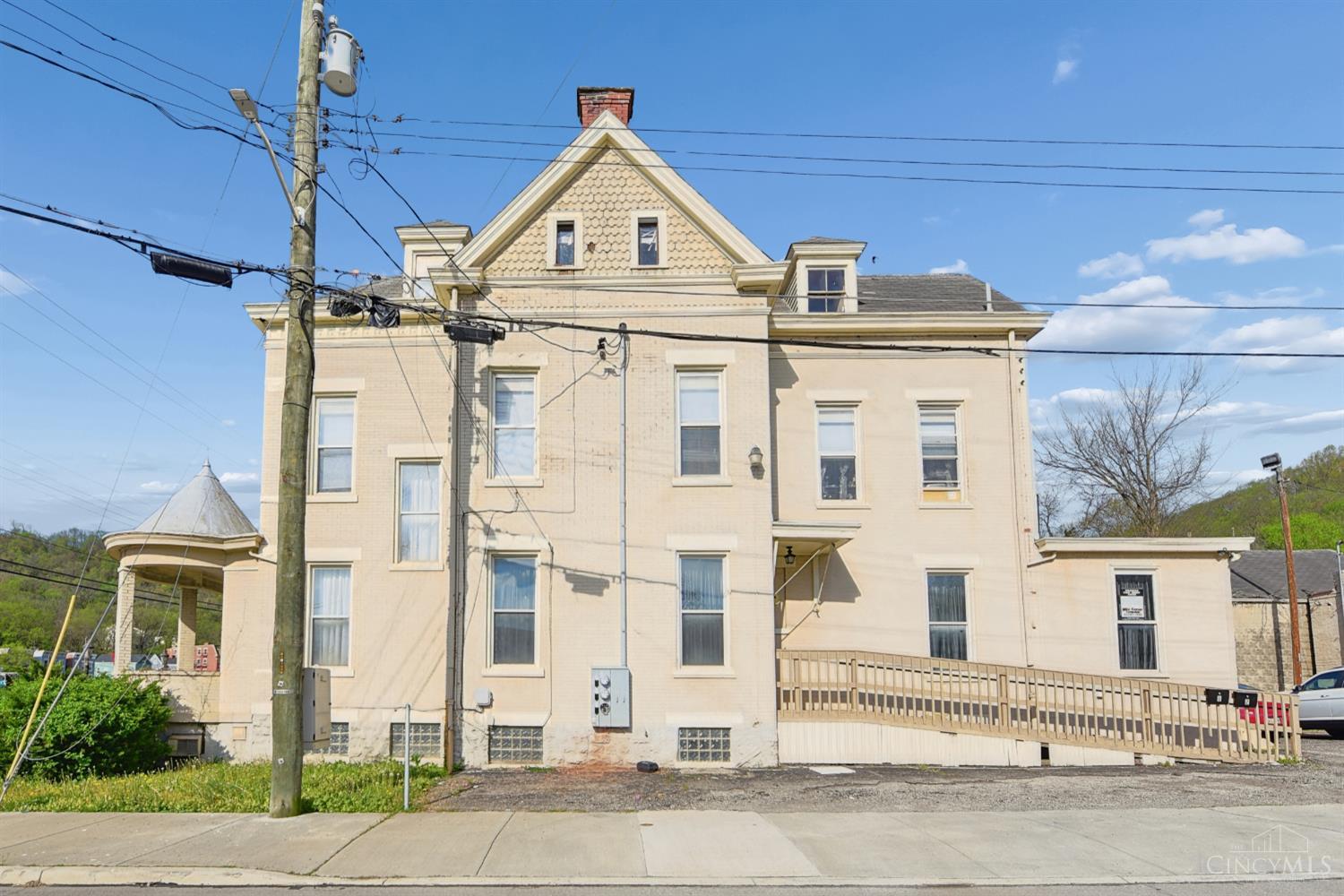 1712 Queen City Avenue