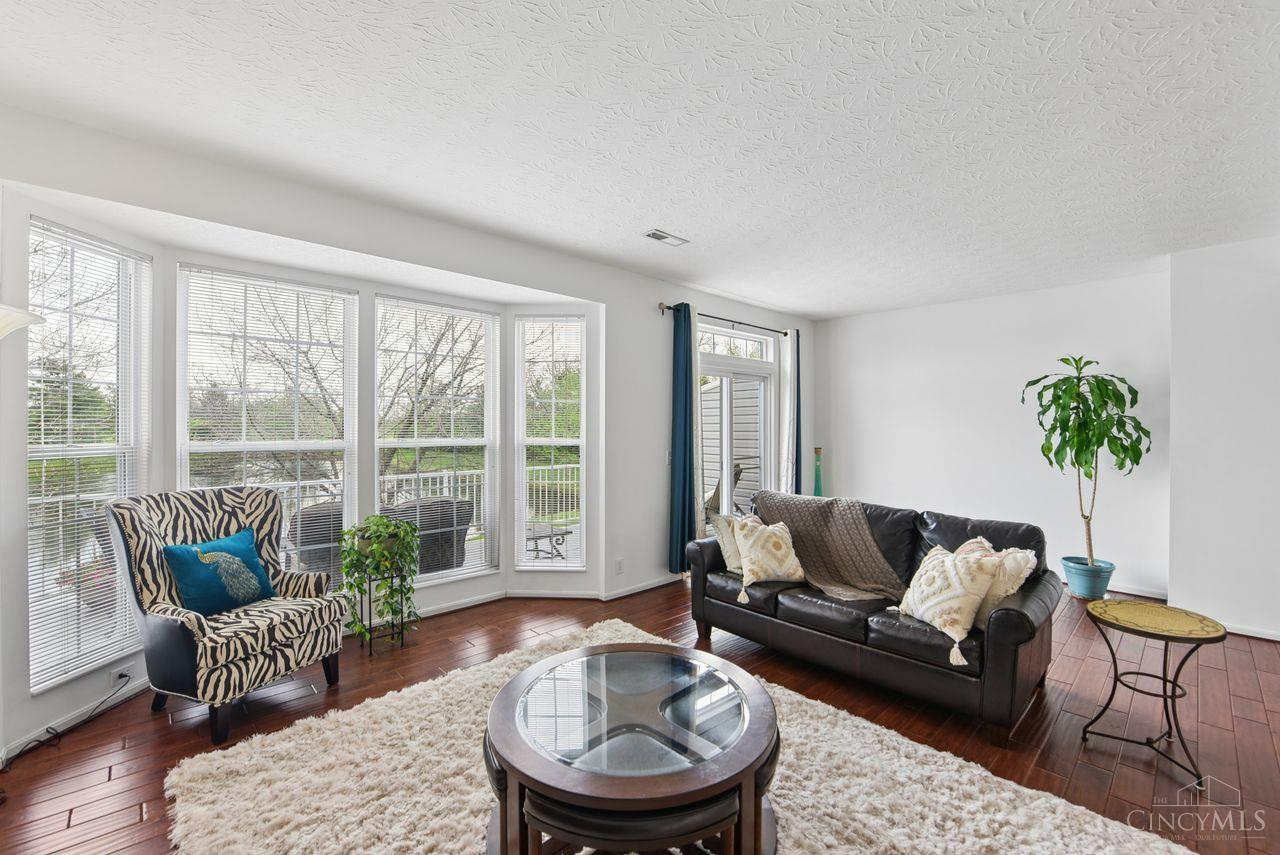 4189 Lakeknoll Drive