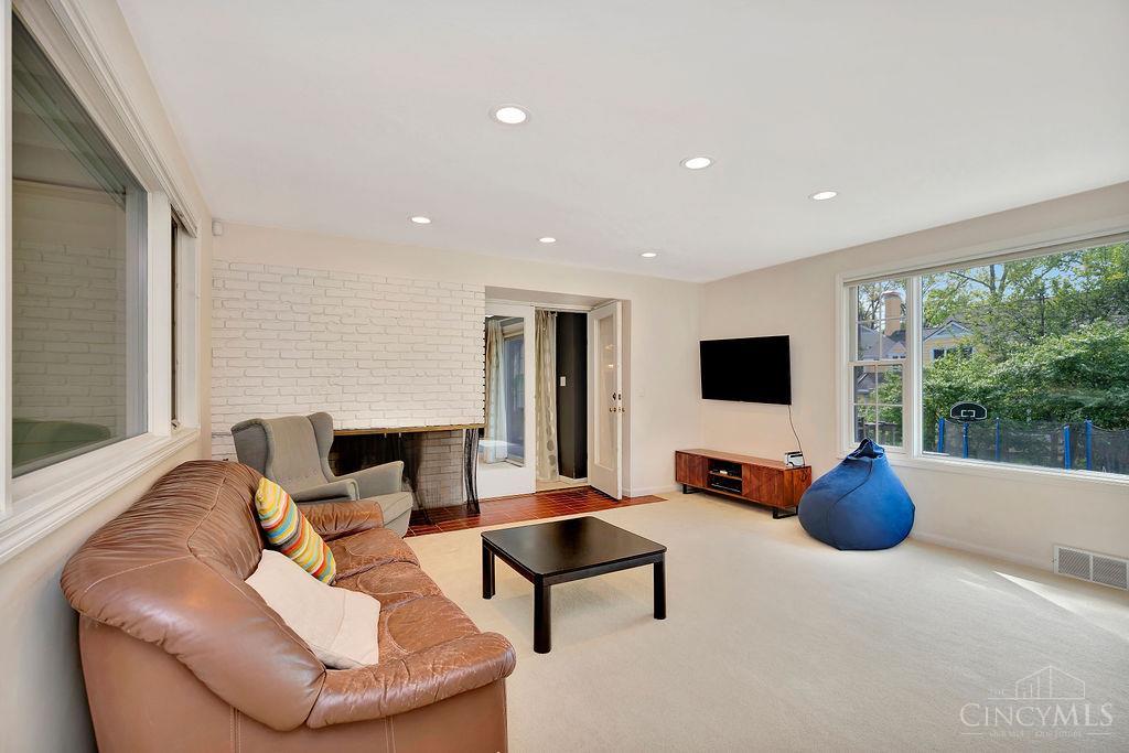 6999 Rowan Hill Drive