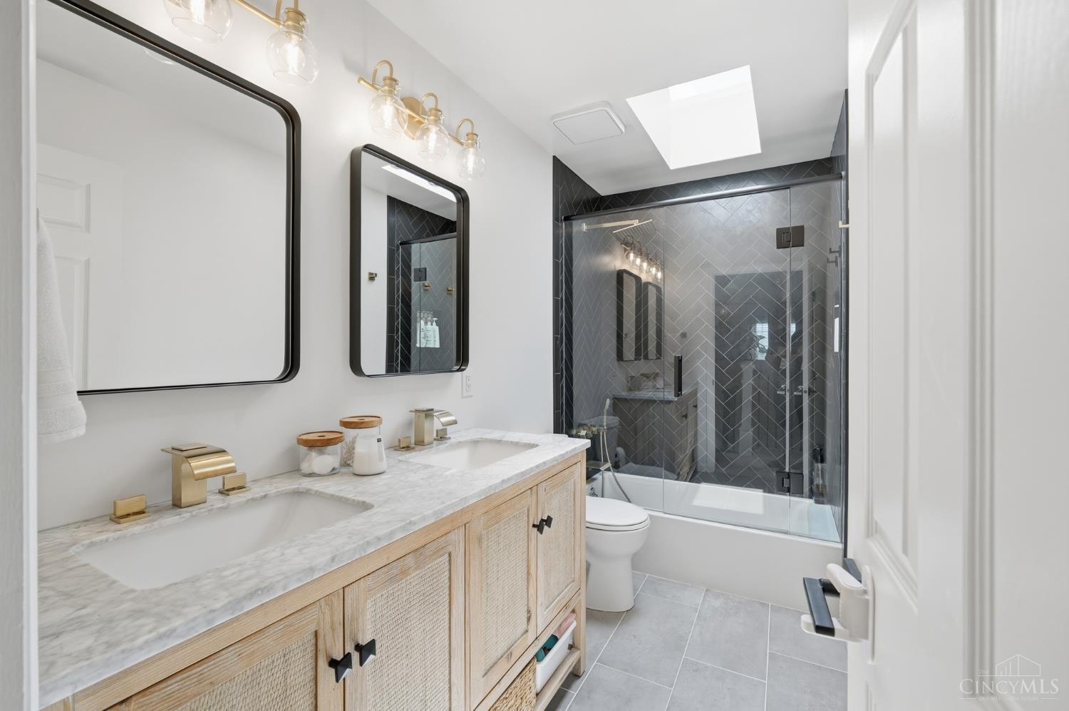 3725 Sherbrooke Drive