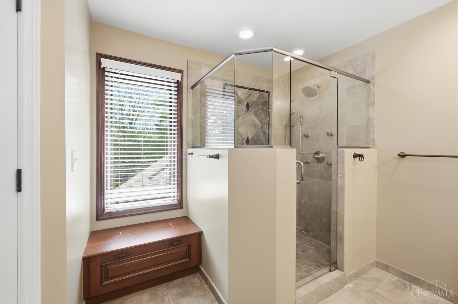 3725 Sherbrooke Drive