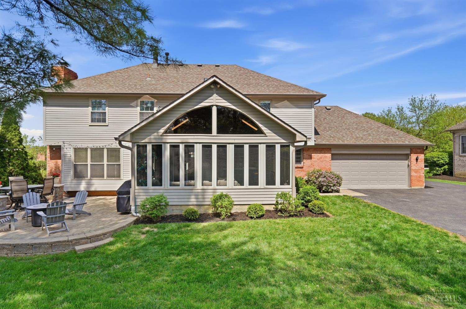 3725 Sherbrooke Drive