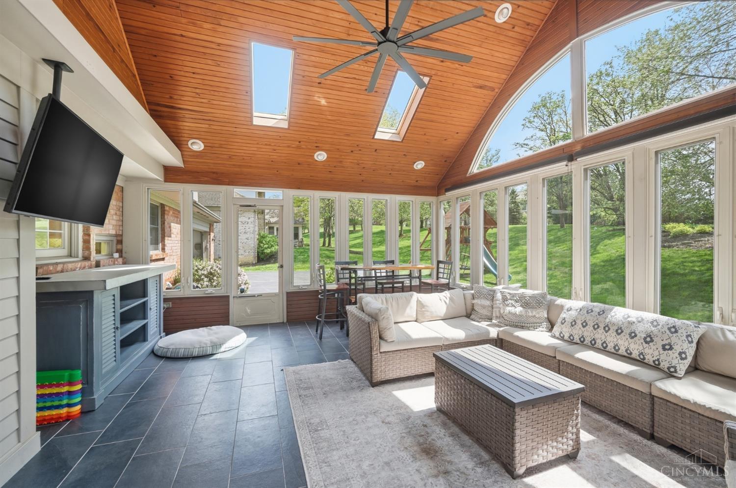 3725 Sherbrooke Drive