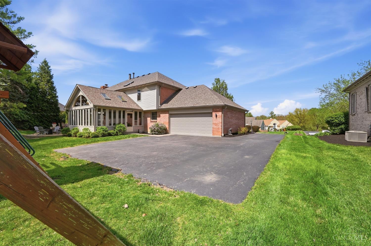 3725 Sherbrooke Drive