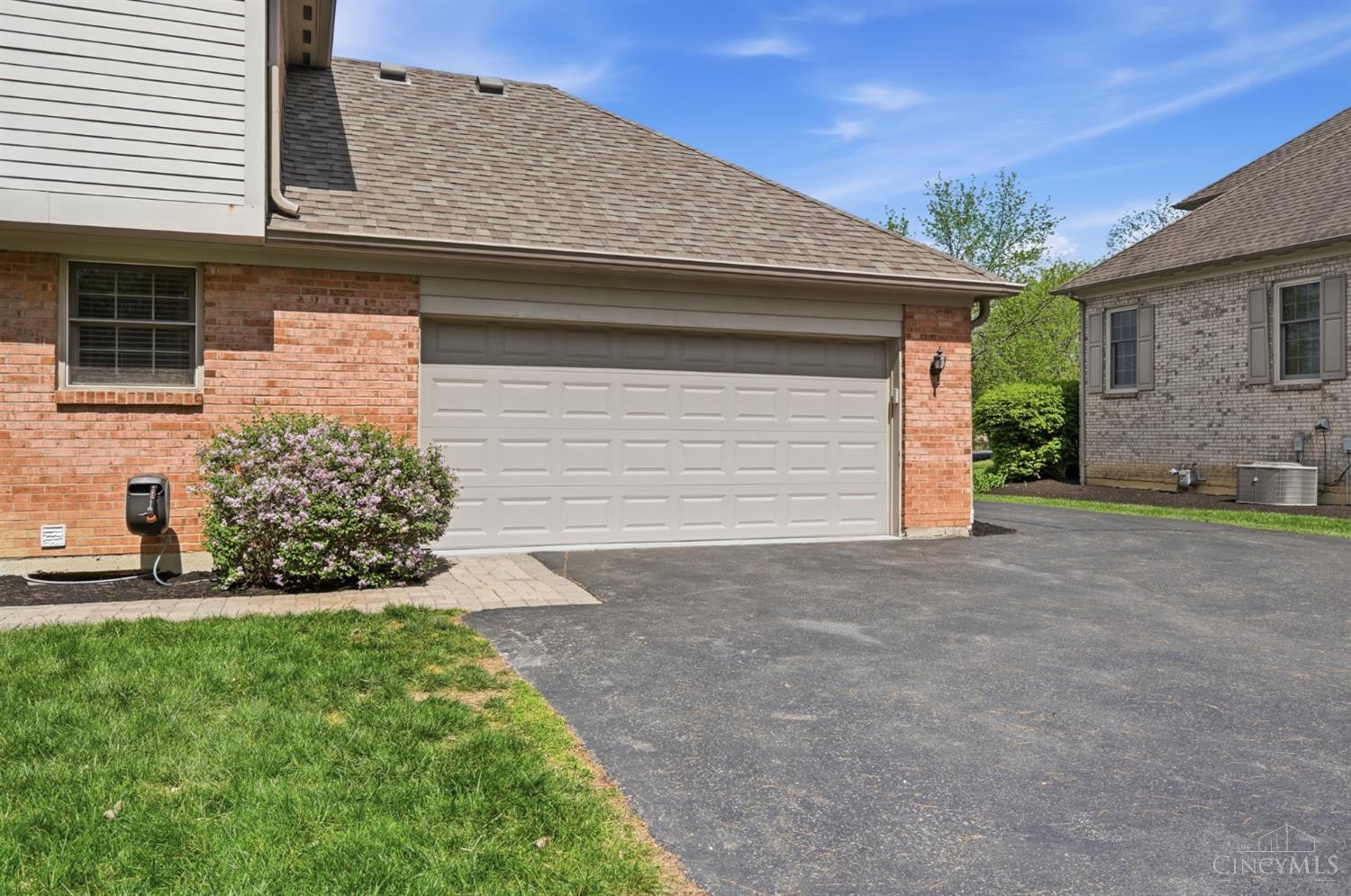 3725 Sherbrooke Drive