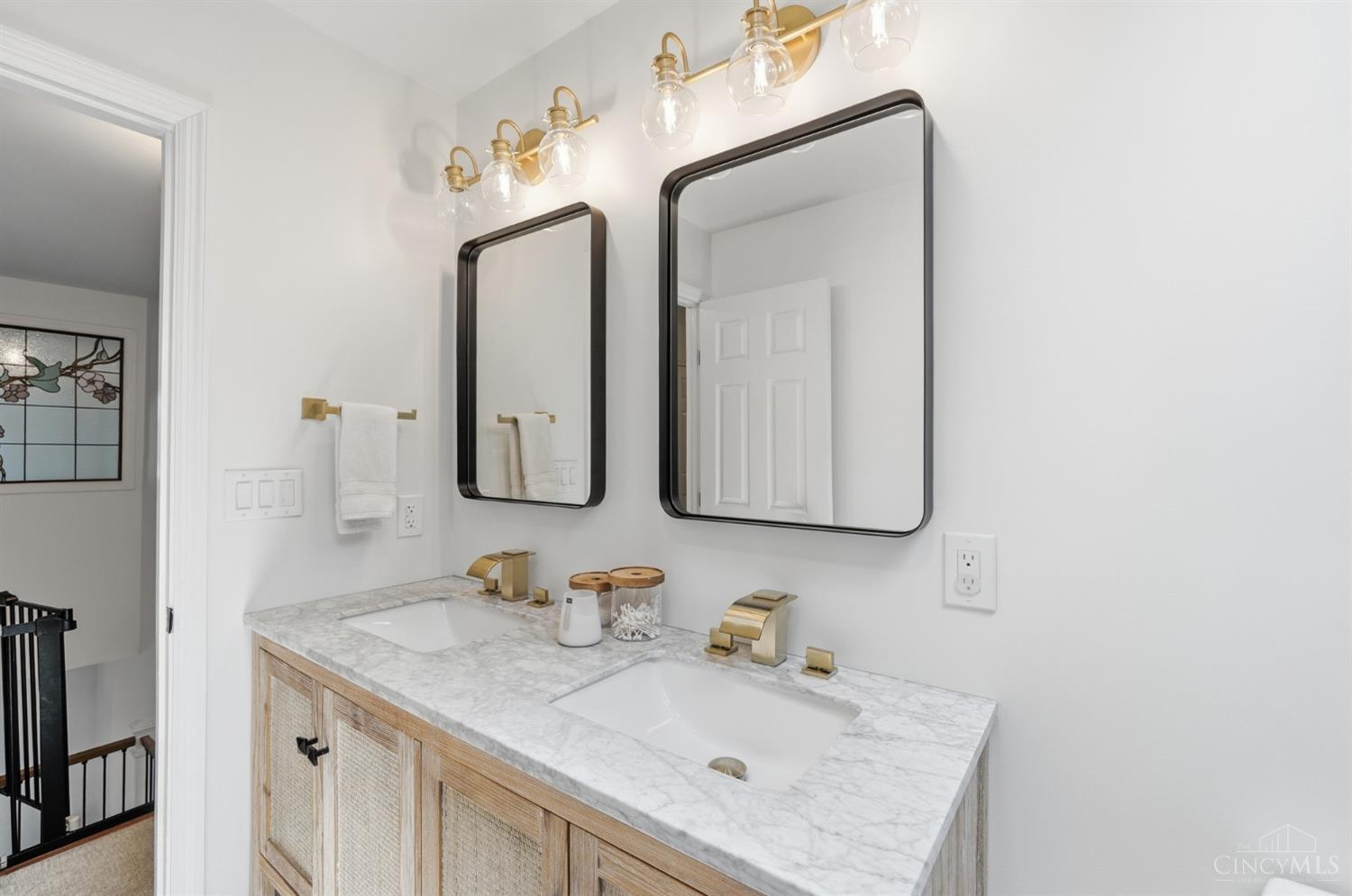 3725 Sherbrooke Drive