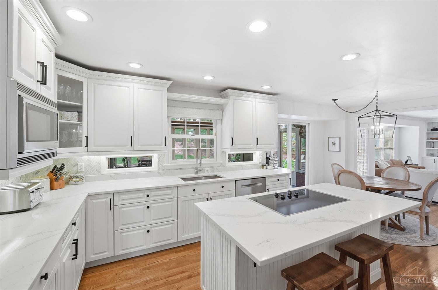 3725 Sherbrooke Drive