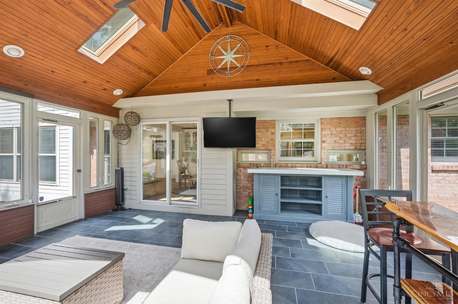 3725 Sherbrooke Drive