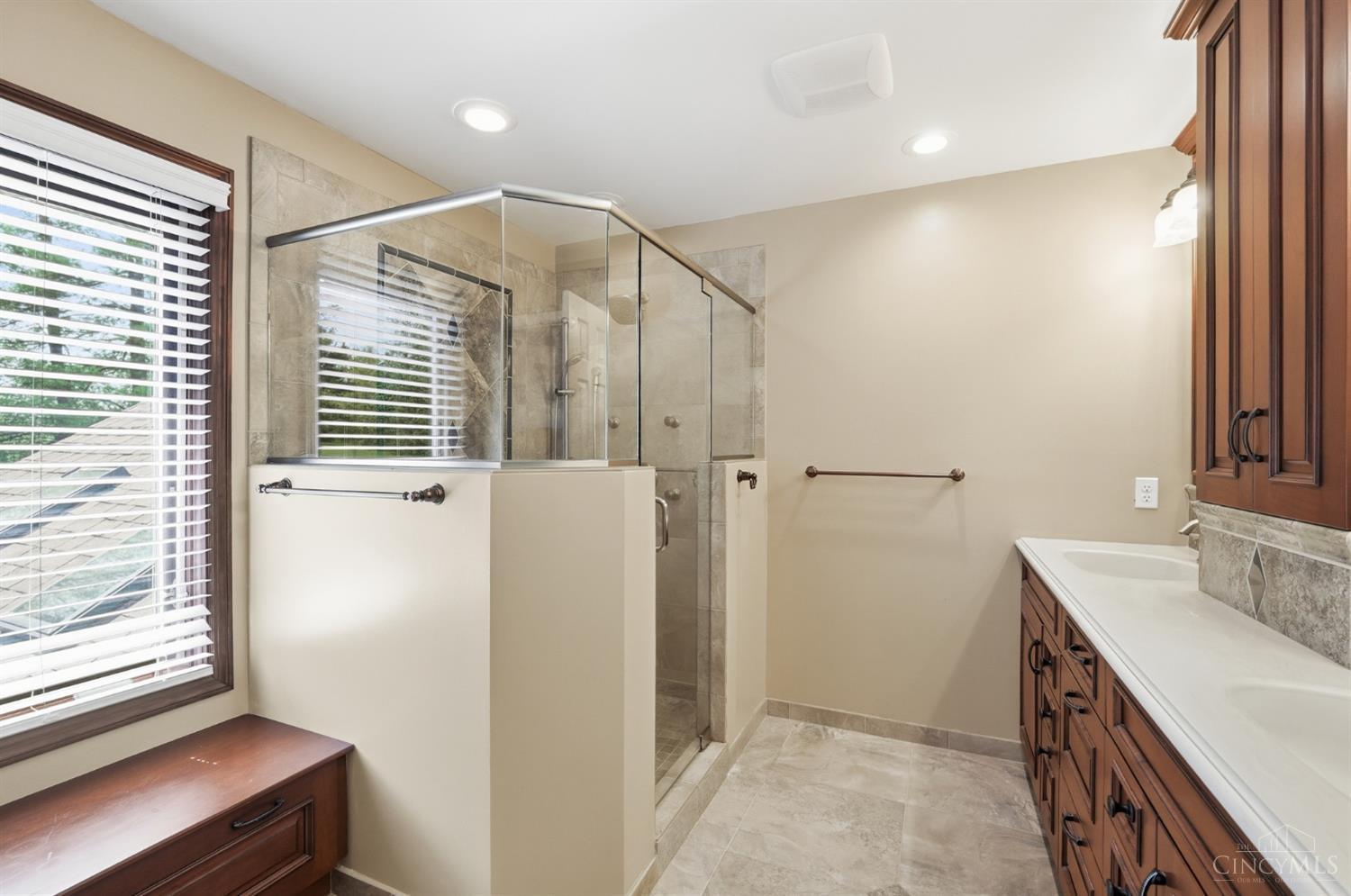 3725 Sherbrooke Drive