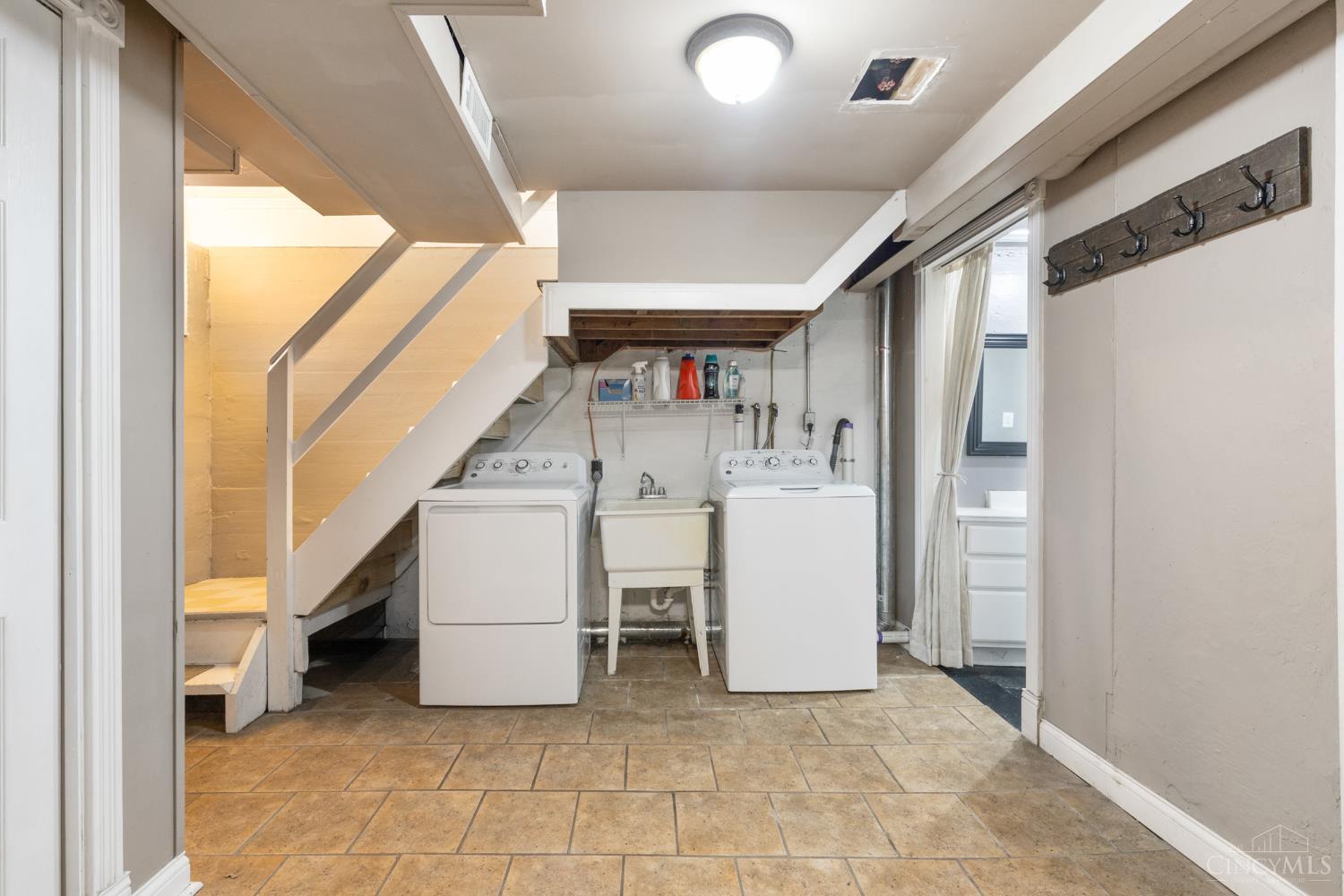 3443 Oakview Place